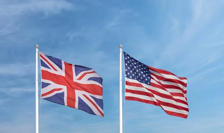 The US and UK flags representing a joint stablecoin regulatory blueprint